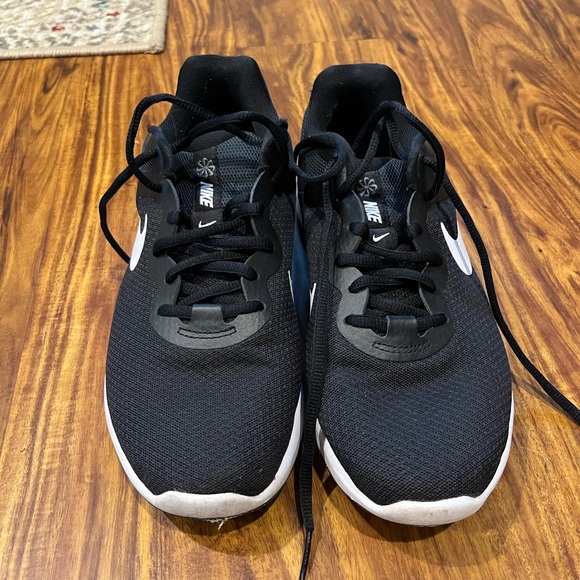 Black Nike tanjun sneakers. Excellent condition. - Picture 2 of 3